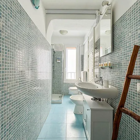 Peroni - View House *